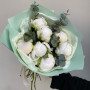 7 белых пионов с эвкалиптом фото 2