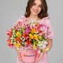Композиция из 15 разноцветных альстромерий — вид 2